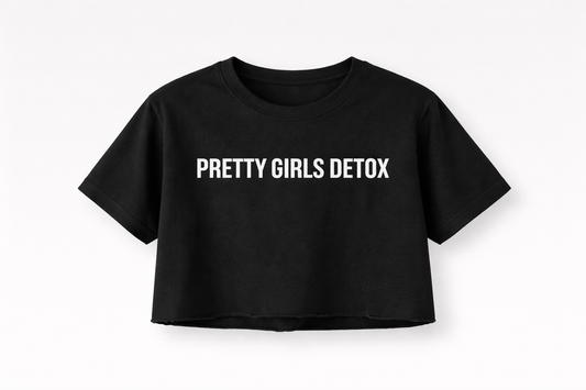 PRETTY GIRLS DETOX Signature Crop Tee